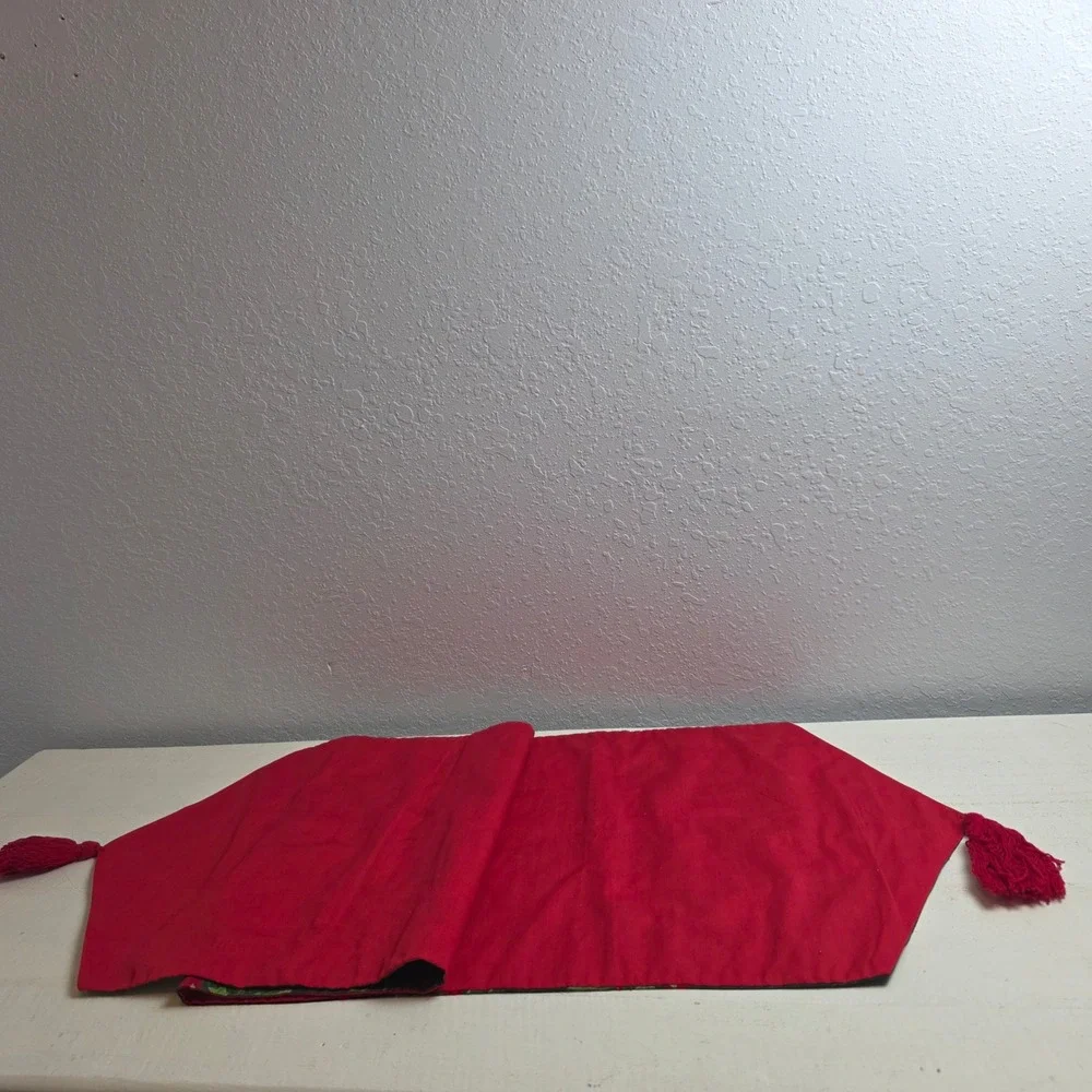 CLEARANCE 💲6️⃣ Christmas Table Runner‎ Holly Candy Cane Plaid Green Red Tassel